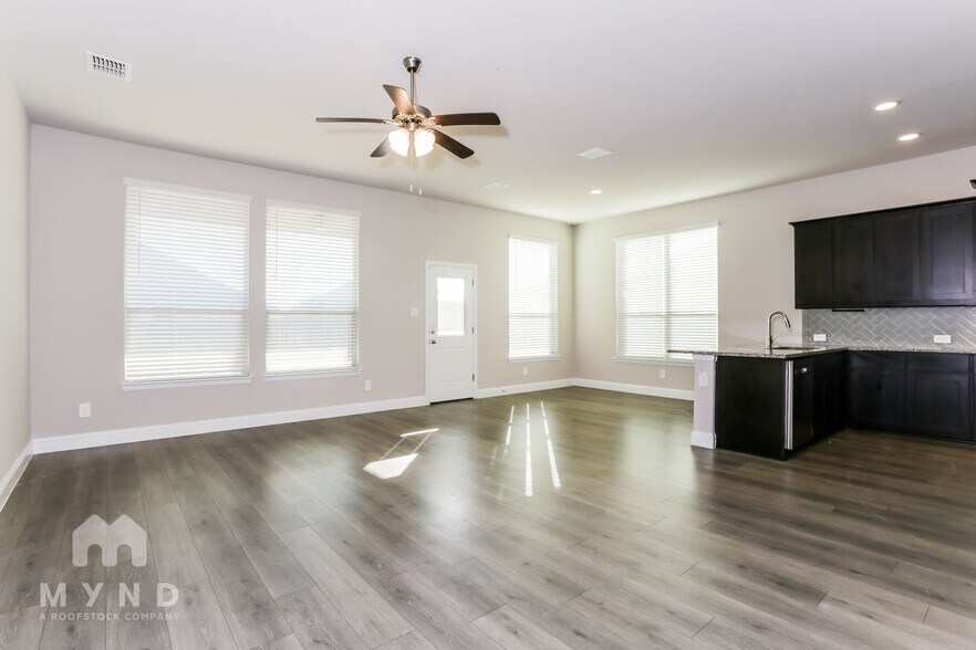 Building Photo - 6002 S 14th St