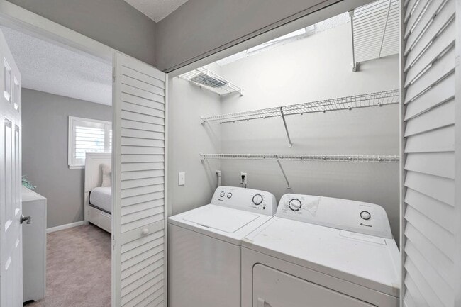 Building Photo - 6311 Newtown Cir