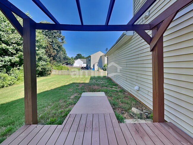 Building Photo - 720 Waterbrook Ln