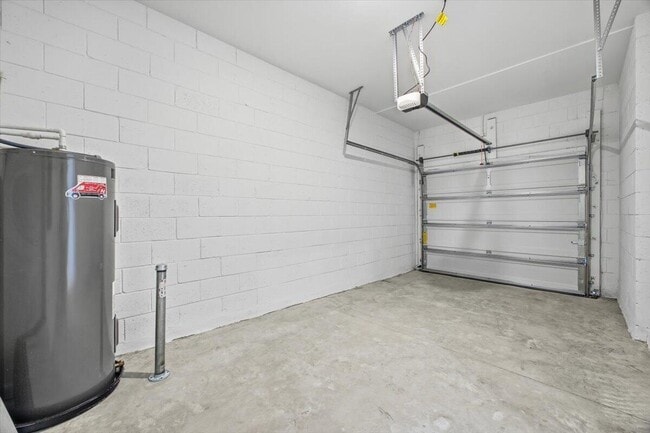 Building Photo - 3064 Chromatic St