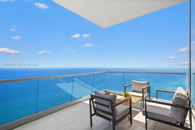 Building Photo - 18501 Collins Ave