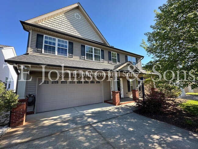 Building Photo - Spacious 4 Bedroom Home with Fenced Yard & Two Car Garage in Clemmons