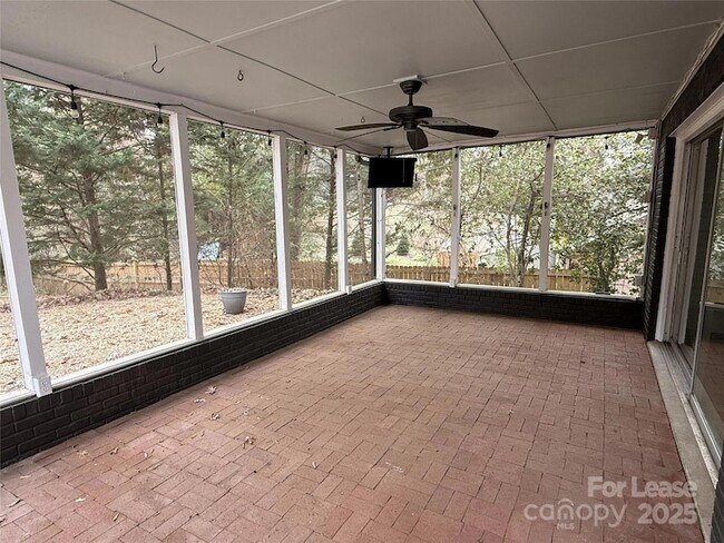 Building Photo - 6611 Lancer Dr