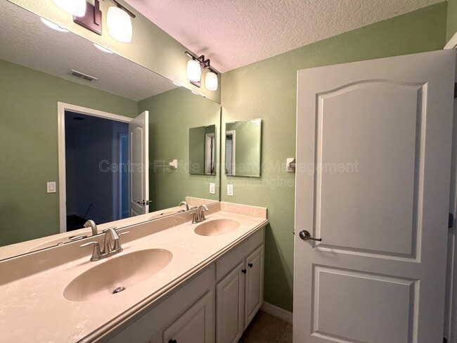 Building Photo - 411 Evening Sky Dr