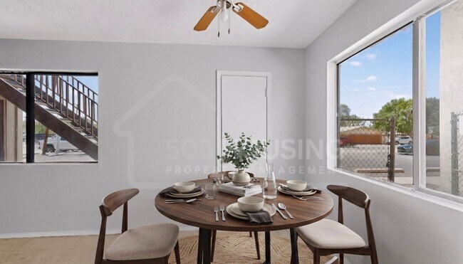 Building Photo - Spacious 2-Bedroom Unit Near Kirtland Air Force Base