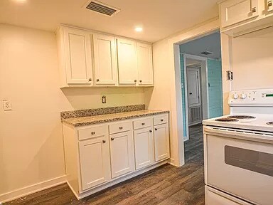 Building Photo - 7527 Douglas StreetHouse A