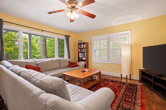 Building Photo - Charming Bungalow in Sunset Hills Neighborhood