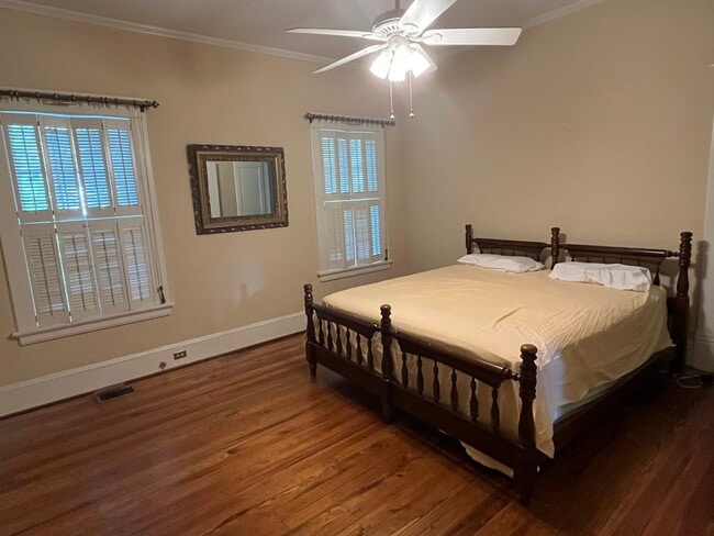 Building Photo - 220 E Montgomery St