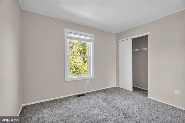 Building Photo - 38 Burgundy Dr