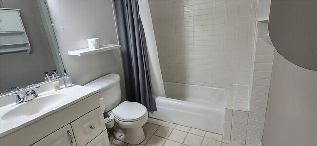 Building Photo - 2190 NE 68th St