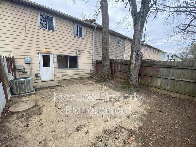 Building Photo - 928 Bellows Ave