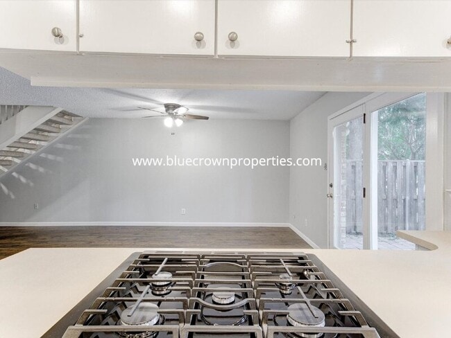 Building Photo - 462 Westview Terrace