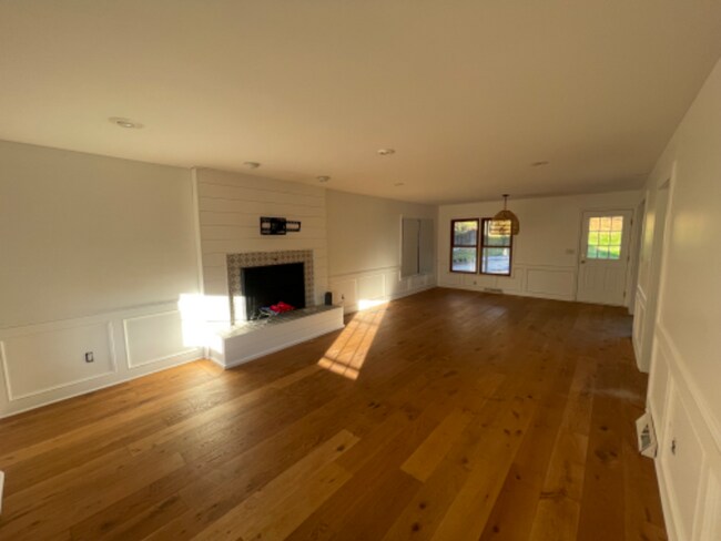 Building Photo - 2490 Dogwood Dr