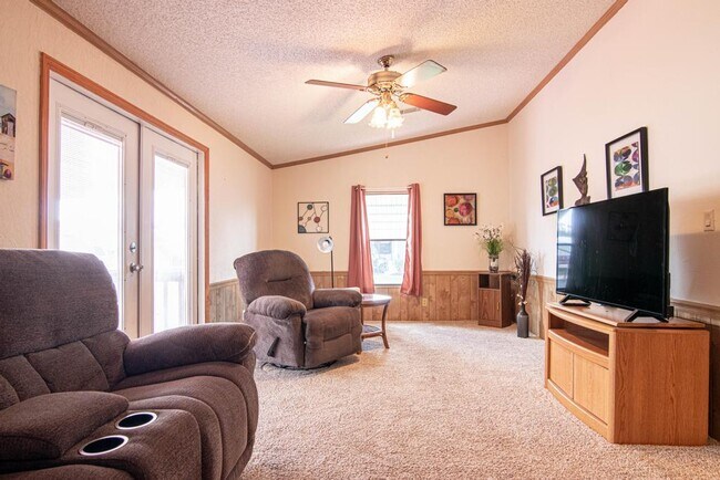 Building Photo - 3146 Longview Dr
