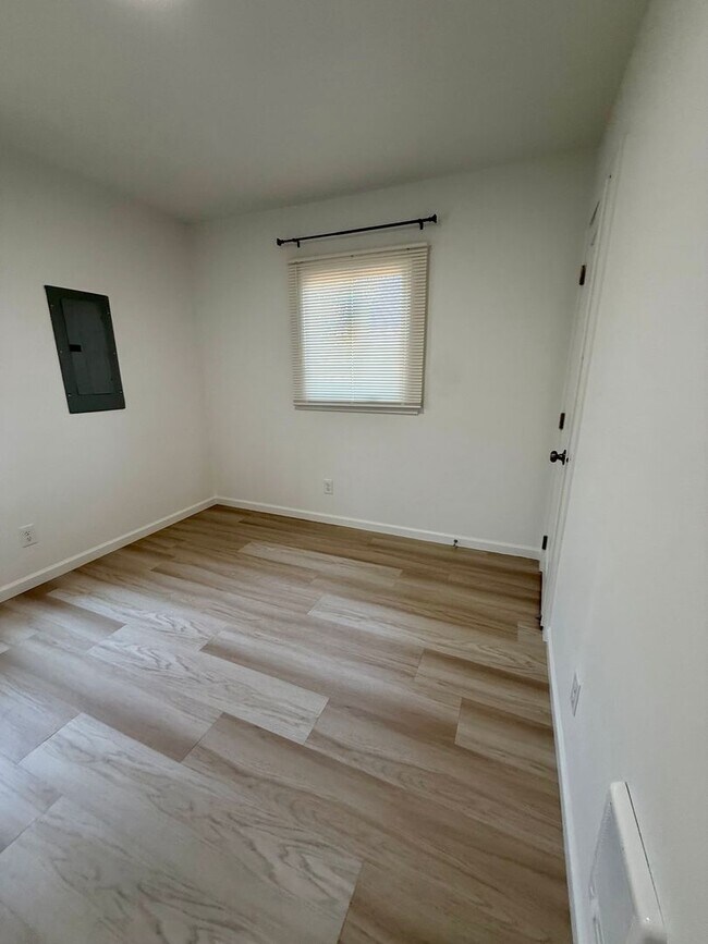 Building Photo - 8420 1/2 S. Tacoma Way