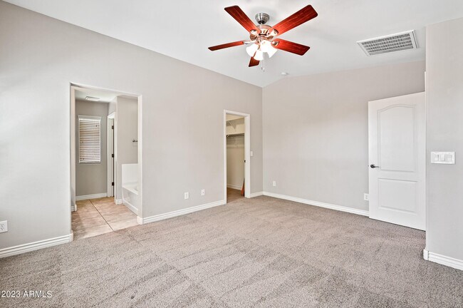 Building Photo - 2209 E Hazeltine Way