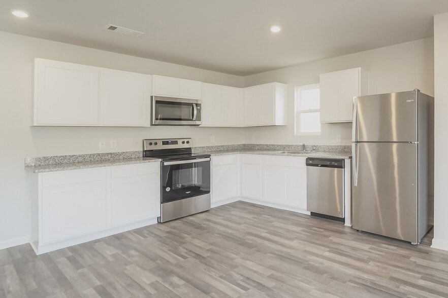 Building Photo - 671 Farmstead Trail