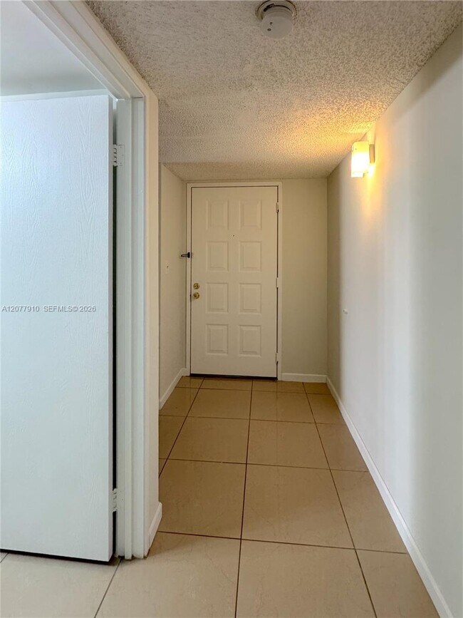 Building Photo - 3280 Coral Lake Ln
