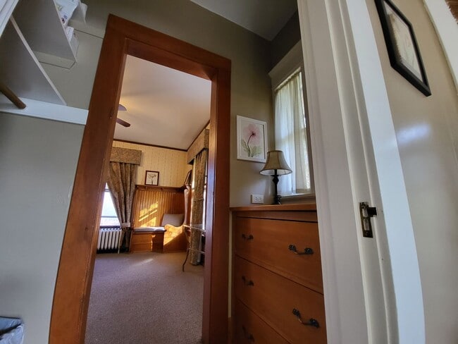 Building Photo - AVAILABLE June - Beautiful 1 Bed 1 Bath - ELECTRIC INCLUDED!