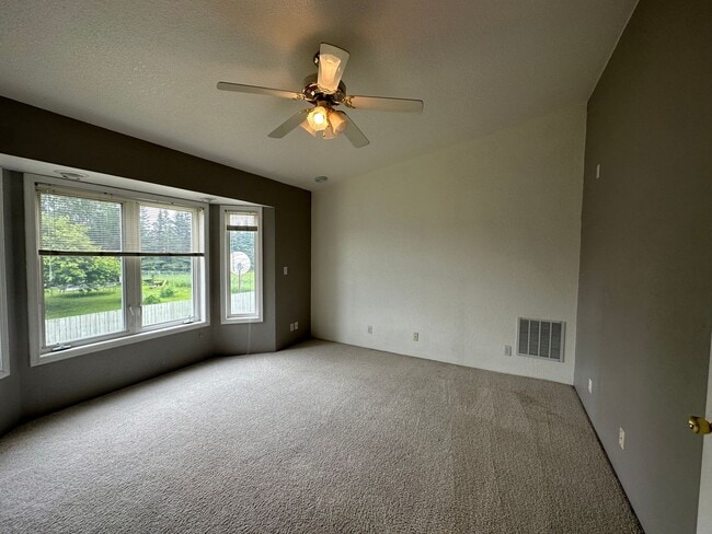 Building Photo - Spacious Kenai Home!