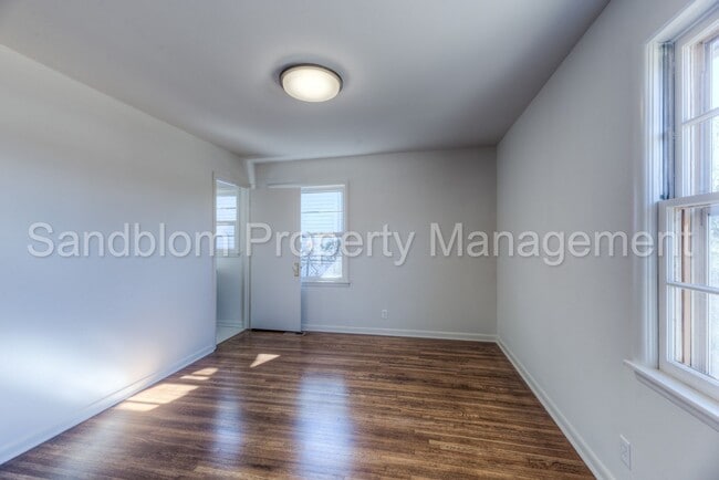 Building Photo - 4012 S Toledo Ave