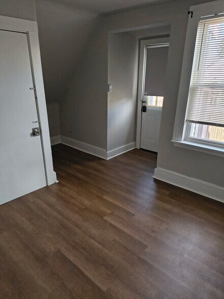 Building Photo - 24 Cameron Ave