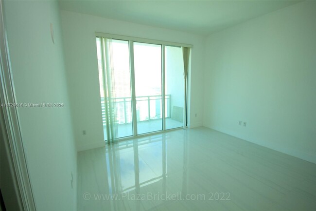 Building Photo - 950 Brickell Bay Dr