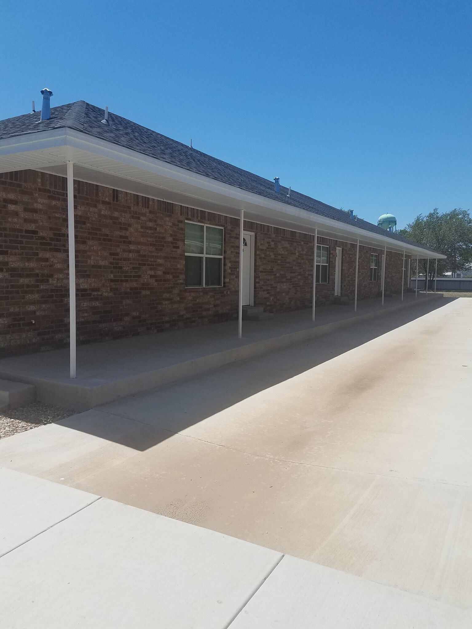 Building Photo - 1618 S Ave G Ave