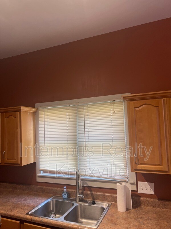 Building Photo - 229 Deaderick Ave