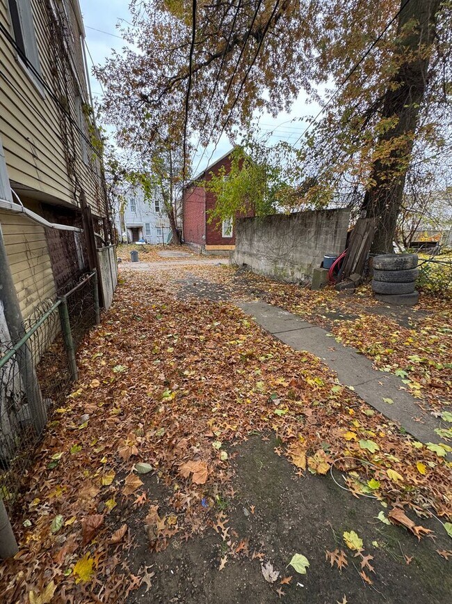 Building Photo - 542 5th Ave