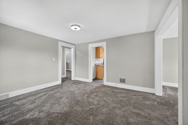 Building Photo - 814 Louis Ave