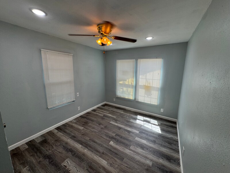 Building Photo - 504 2nd St