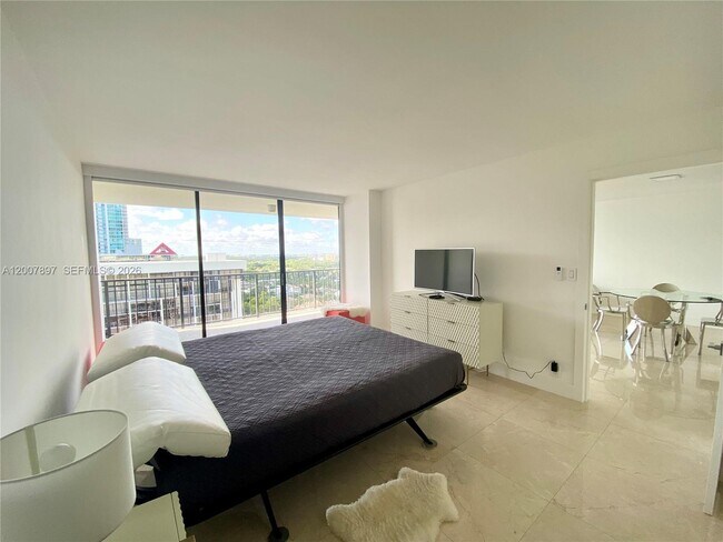 Building Photo - 1901 Brickell Ave