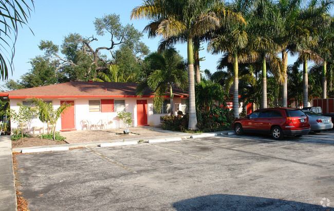 4100 SW 24TH Ct - Golden Palm Apartments