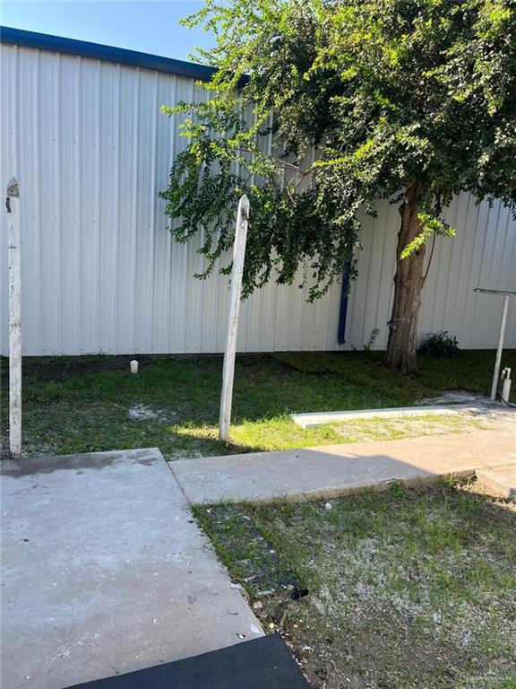 Building Photo - 18 Miller Ave