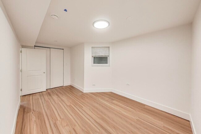Building Photo - 2704 N Sacramento Ave