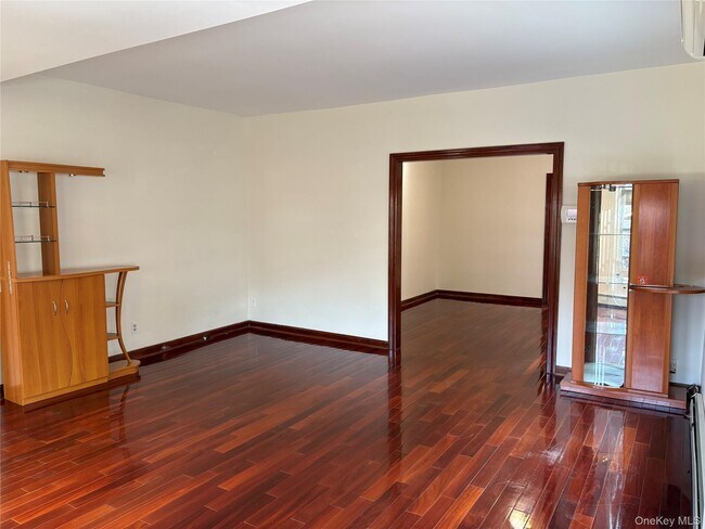 Building Photo - 51-15 Bowne St