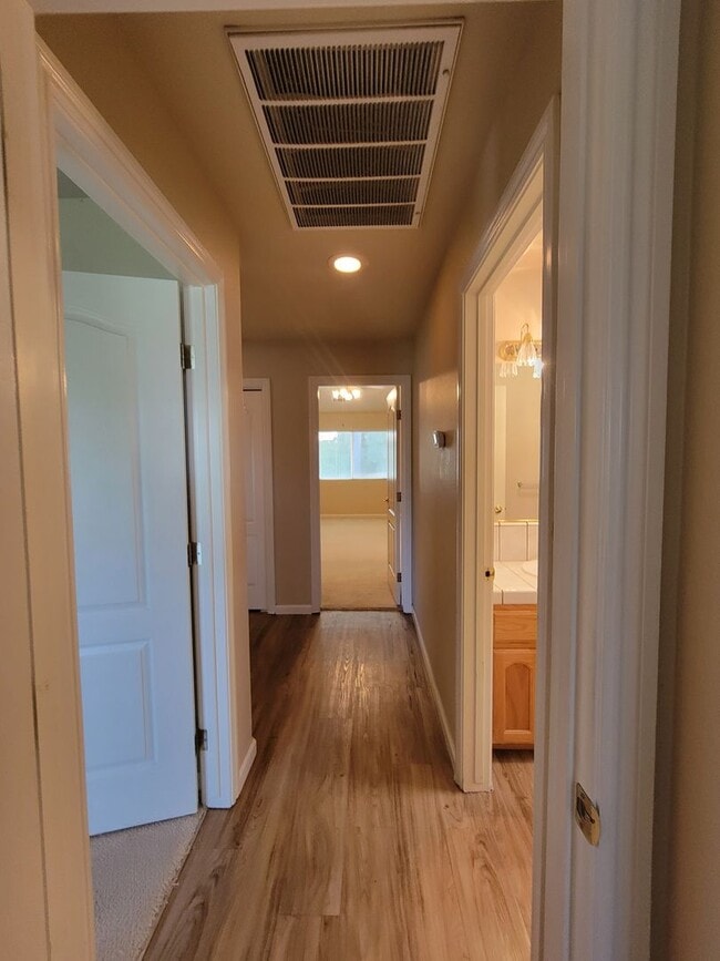 Building Photo - 3 Bedroom 2 Bathroom in NE Visalia!