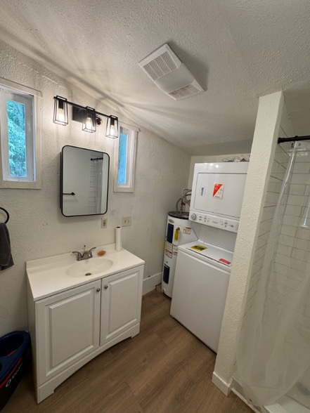 Building Photo - 4203 Thunder Ln