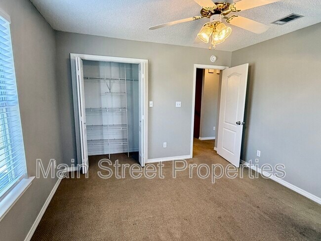 Building Photo - 2121 Pin High Dr