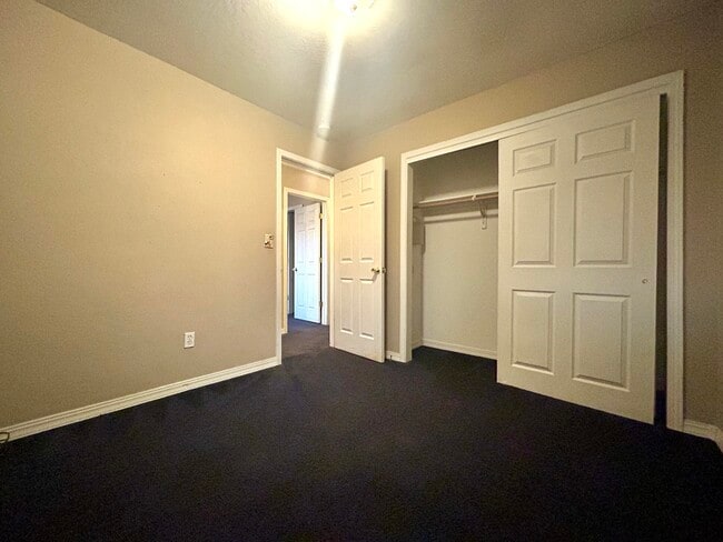 Building Photo - 85 Hartel Pl