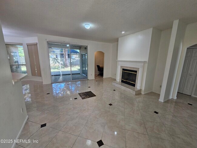 Building Photo - 1708 Dartmoor Ln