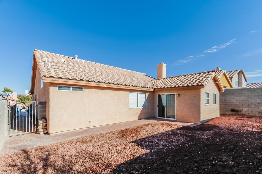 Building Photo - 6445 Bubbling Springs Ave