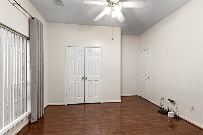 Building Photo - 10326 N Laurel Branch Dr