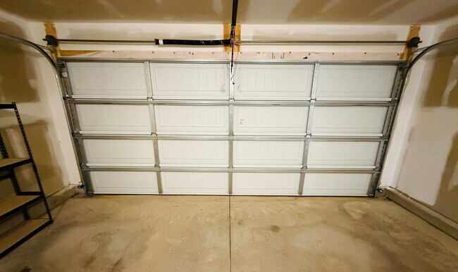 Building Photo - Valley End