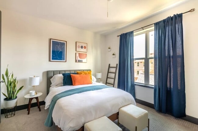 Building Photo - 1404 Goliad St