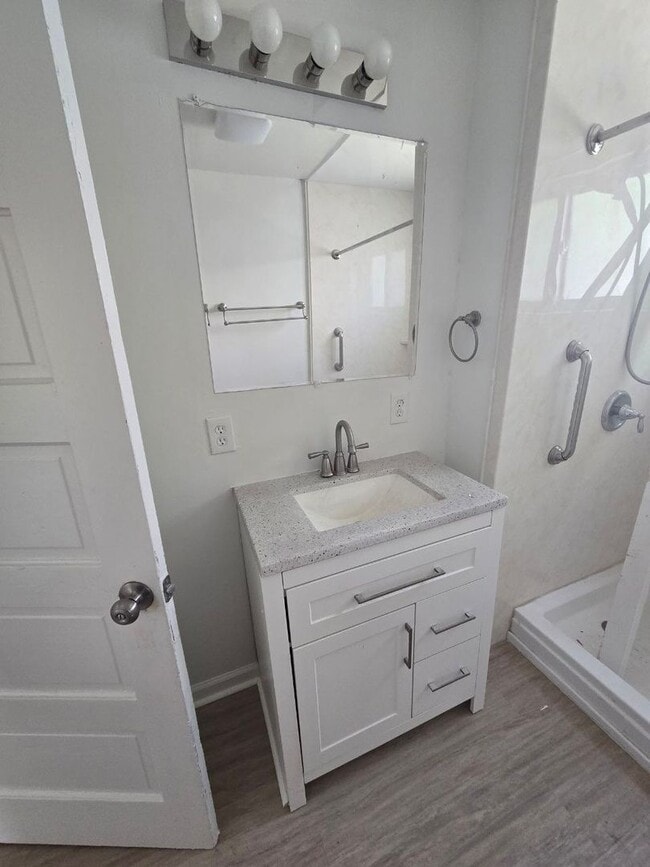 Building Photo - 3 Bedroom Single Family | Section 8 Welcomed