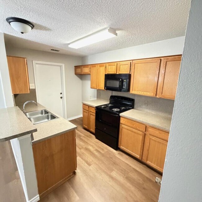 Building Photo - 5304 Waterford Dr