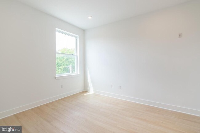 Building Photo - 4408 Lancaster Ave