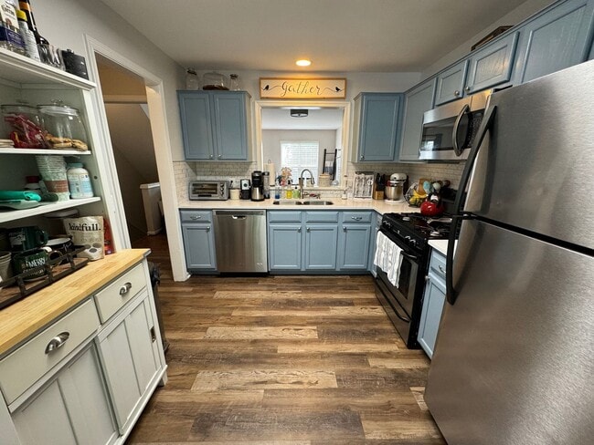 Building Photo - Gorgeous 2 Bed 2.5 Bath Townhome With A Fenced Yard In Exeter